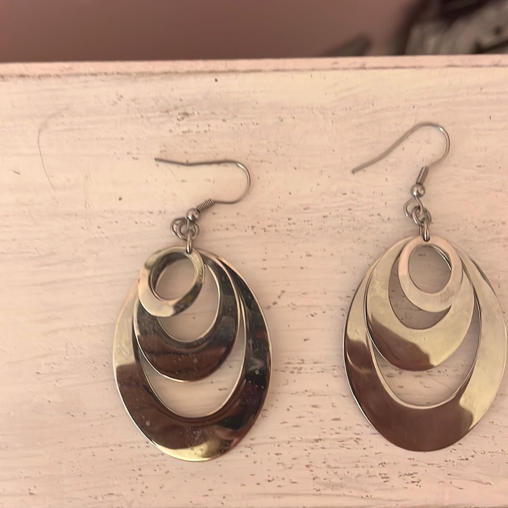 3 circle hoop earnings